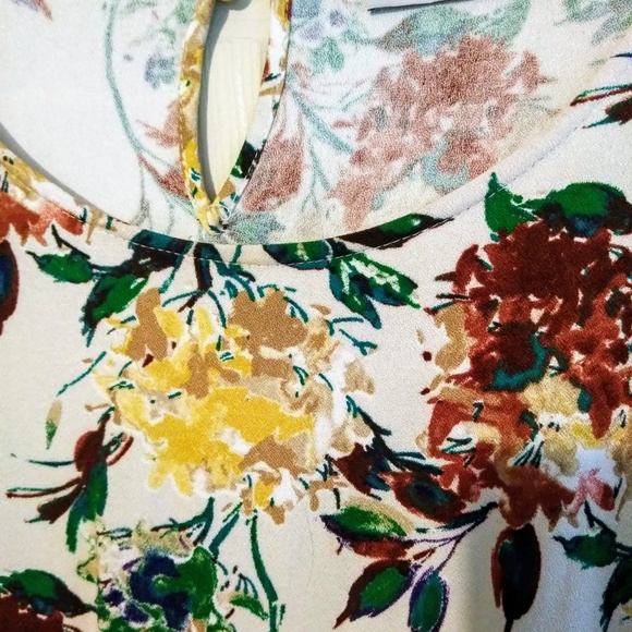 JUST FAB, Flower Blouse, Size XL - Picture 4 of 4